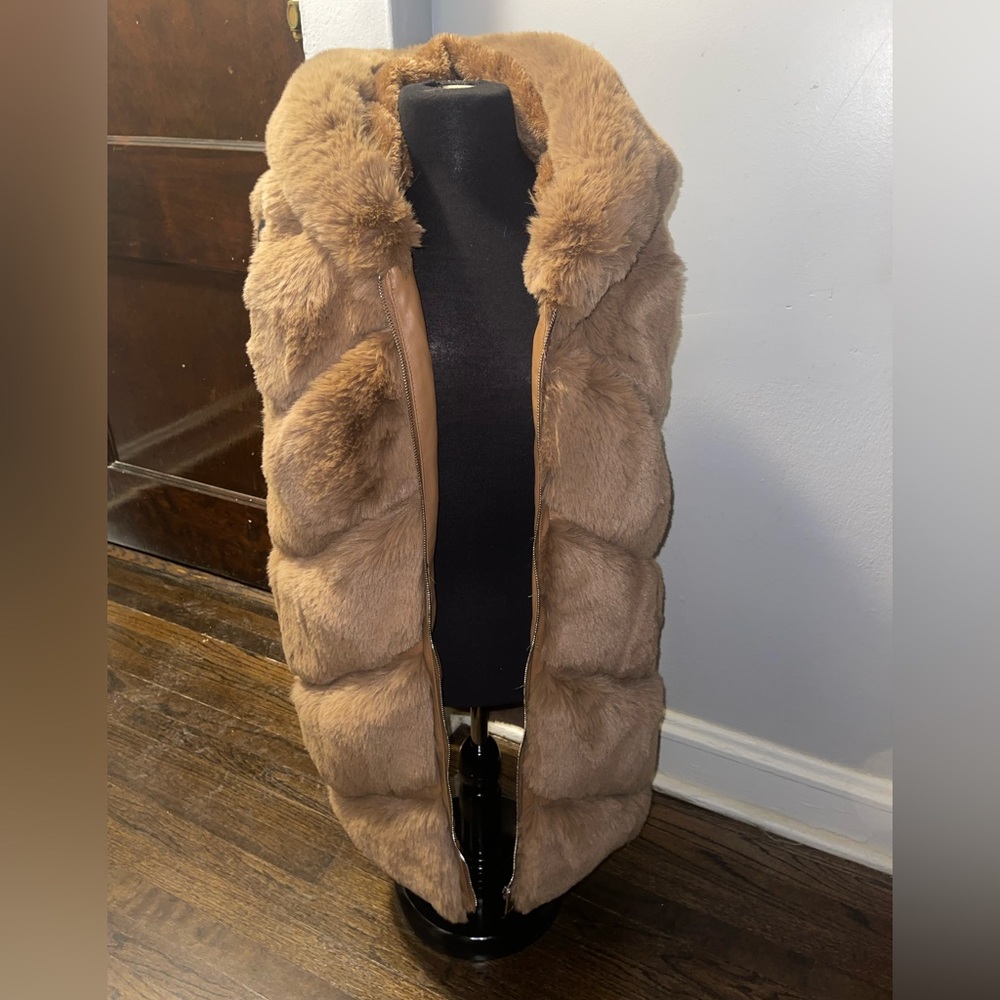 Akira fur vest size large